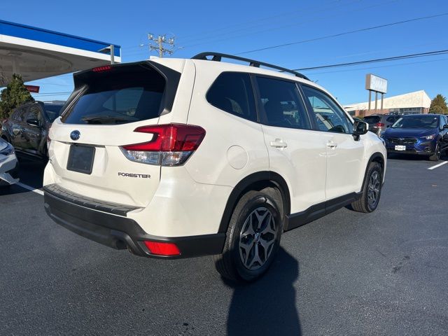 2022 Subaru Forester Premium photo 3