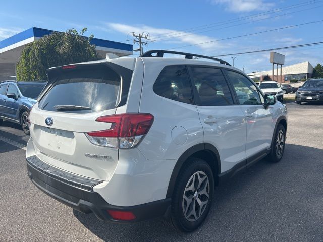 2022 Subaru Forester Premium photo 3