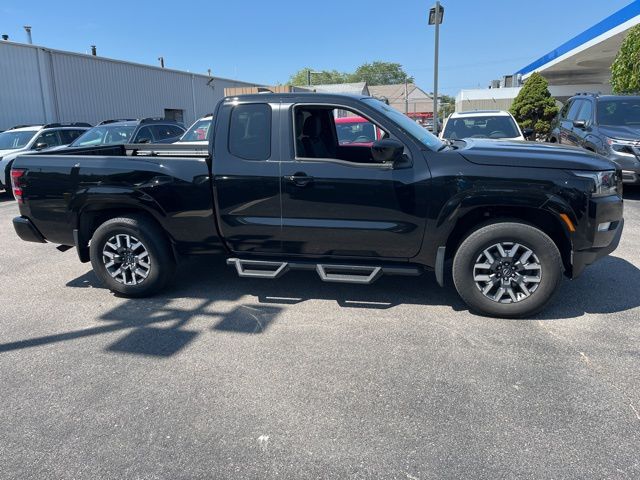 2023 Nissan Frontier SV photo 2