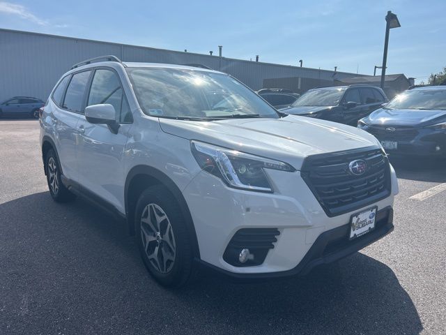 2022 Subaru Forester Premium photo 2