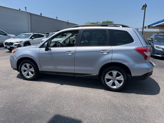 2016 Subaru Forester 2.5i Premium photo 4