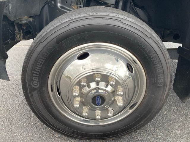 2019 Ford F-550 Super Duty Chassis Cab XL - Photo 12