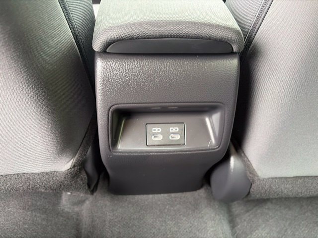2025 Toyota Corolla LE - Photo 17