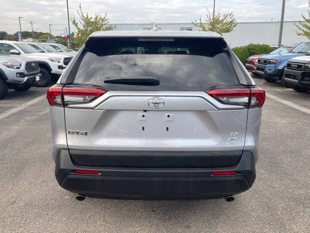 2024 Toyota RAV4 LE photo 4