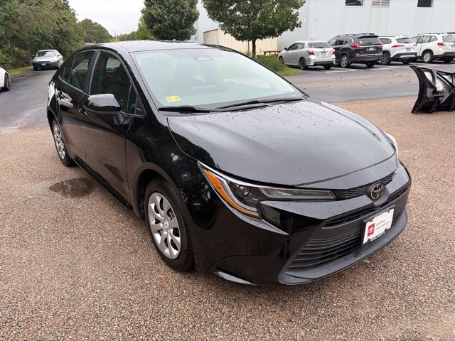 2025 Toyota Corolla LE - Photo 9