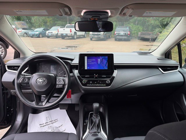 2025 Toyota Corolla LE - Photo 18