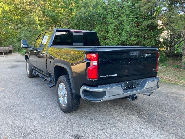 2021 Chevrolet Silverado 2500HD LTZ photo 3