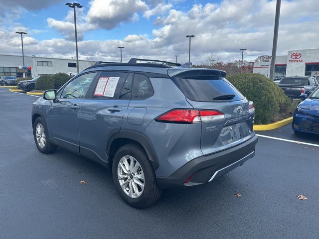 2023 Toyota Corolla Cross LE photo 3