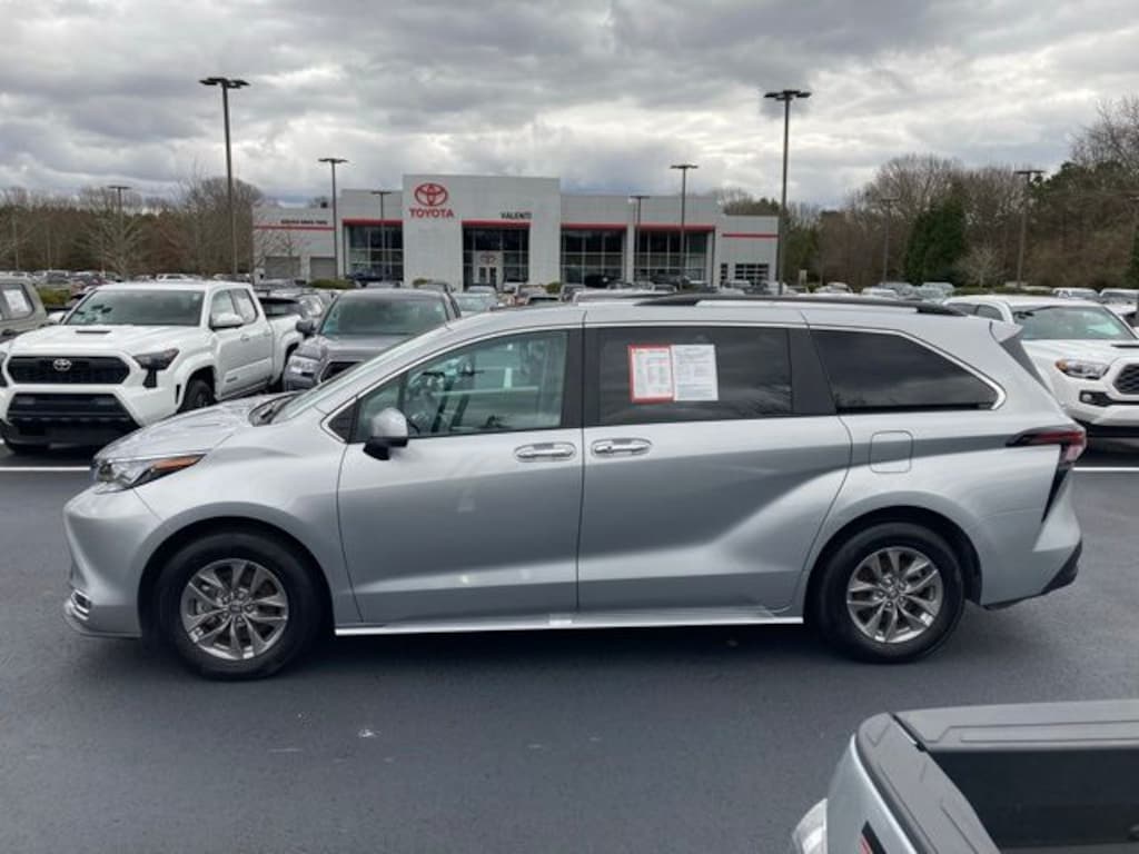 Certified 2024 Toyota Sienna XLE Van Passenger Van
