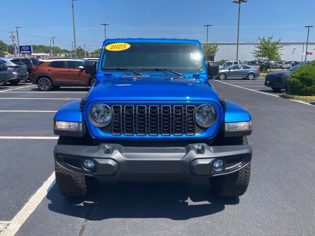 2025 Jeep Gladiator Nighthawk - Photo 12