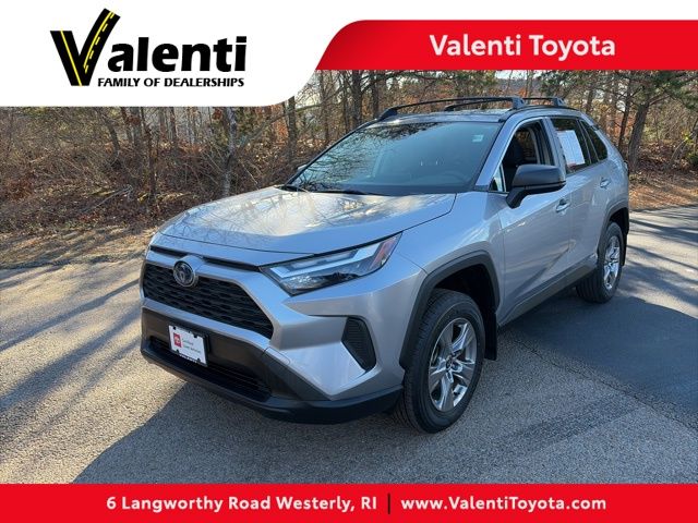 2023 Toyota RAV4 LE's photo