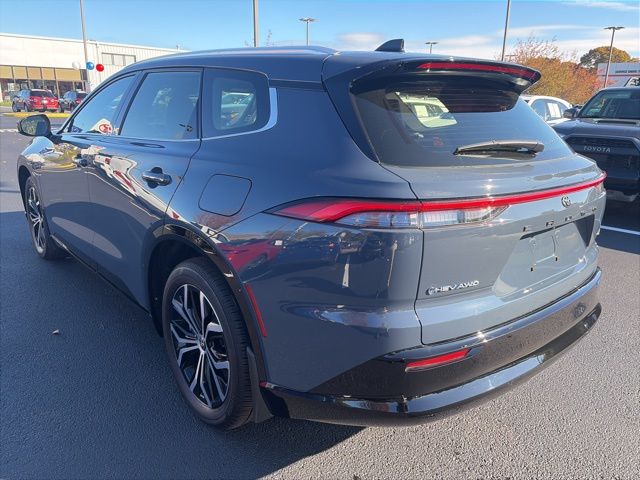 2025 Toyota Crown Signia XLE photo 3