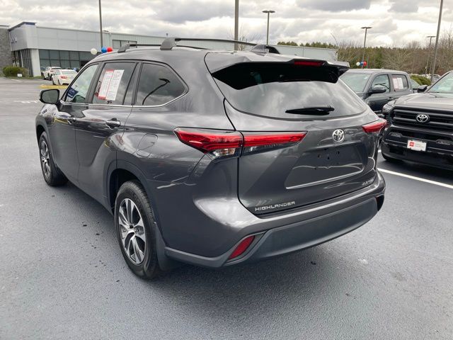 2023 Toyota Highlander L photo 3