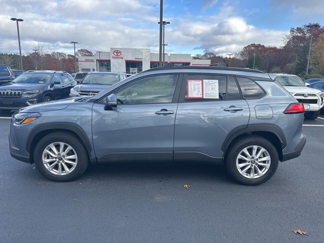 2023 Toyota Corolla Cross LE photo 2