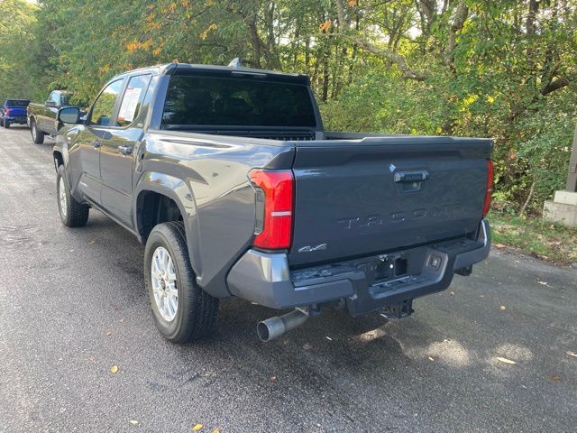 2024 Toyota Tacoma Double Cab photo 3