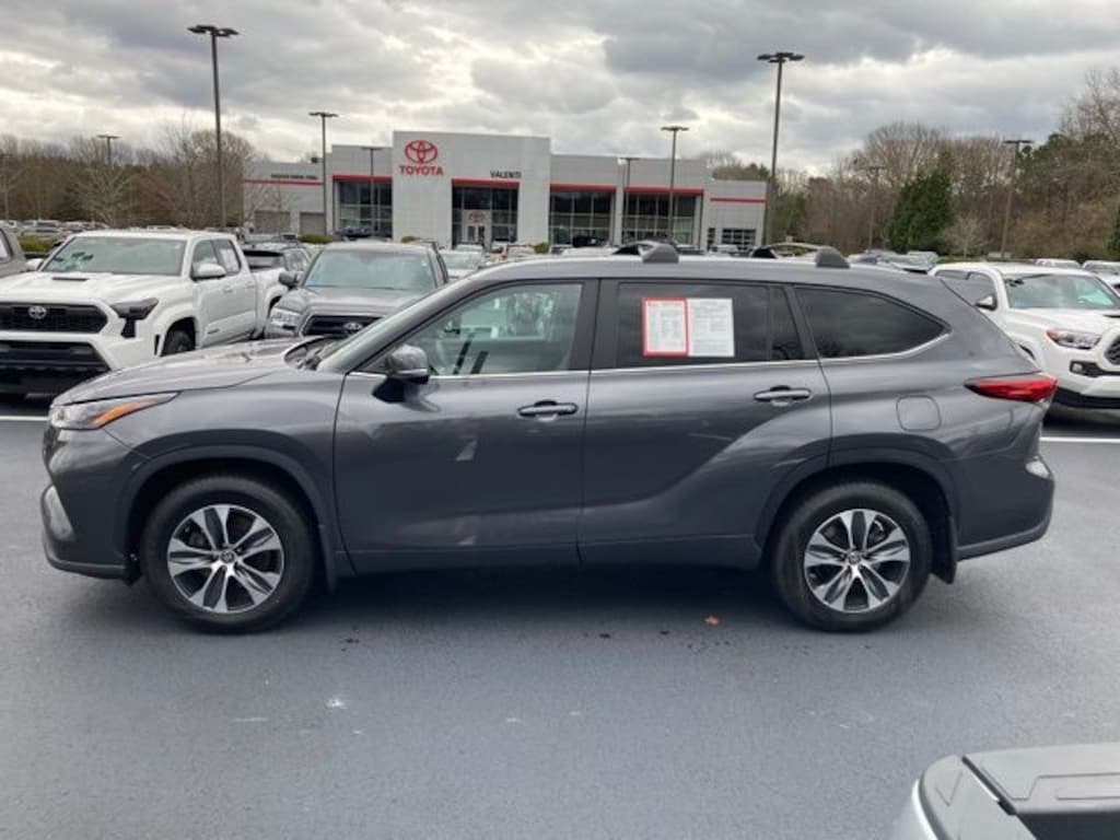 Used 2023 Toyota Highlander L SUV