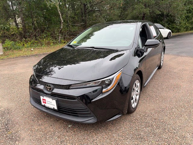 2025 Toyota Corolla LE - Photo 2