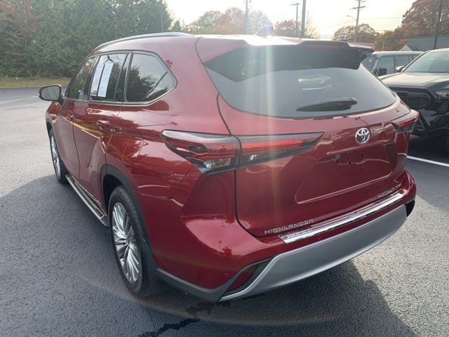 2024 Toyota Highlander photo 3