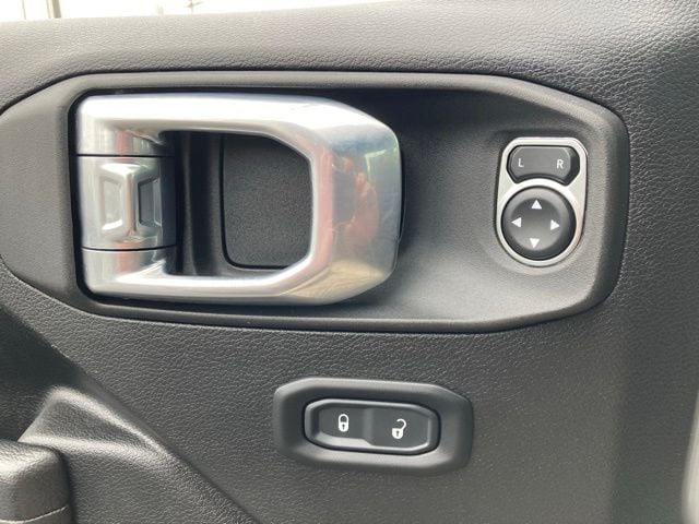 2023 Jeep Wrangler 2-Door Rubicon - Photo 27