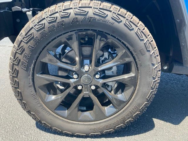 2025 Jeep Gladiator Nighthawk - Photo 13