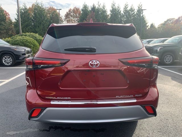 2024 Toyota Highlander photo 4
