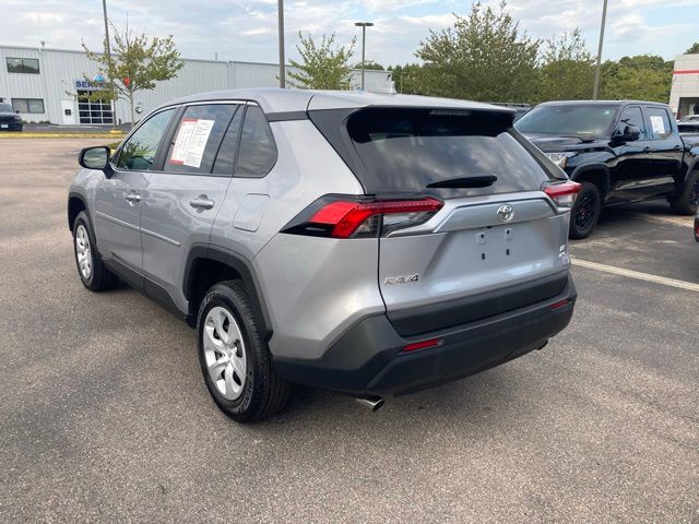 2024 Toyota RAV4 LE photo 3