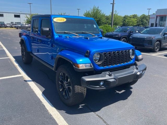 2025 Jeep Gladiator Nighthawk - Photo 11