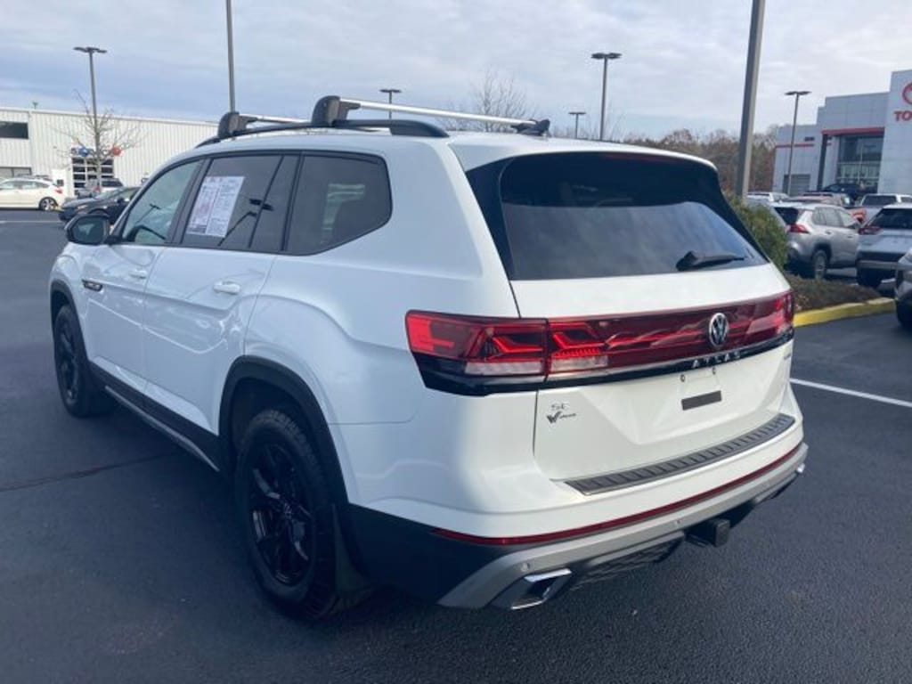 Used 2025 Volkswagen Atlas 2.0T Peak Edition SUV
