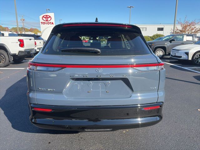 2025 Toyota Crown Signia XLE photo 4