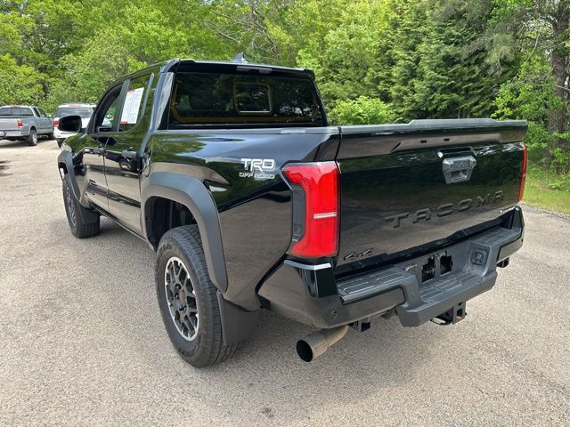 2024 Toyota Tacoma photo 3