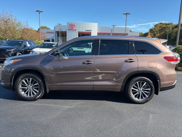 Used 2017 Toyota Highlander XLE with VIN 5TDJZRFH7HS388624 for sale in Westerly, RI