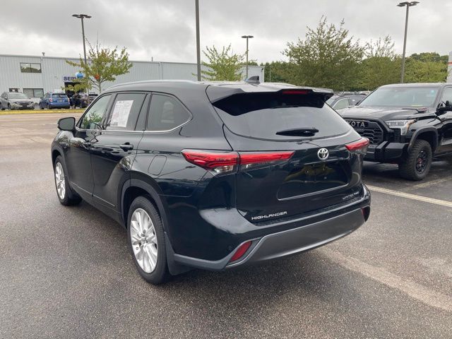 2023 Toyota Highlander Limited photo 2