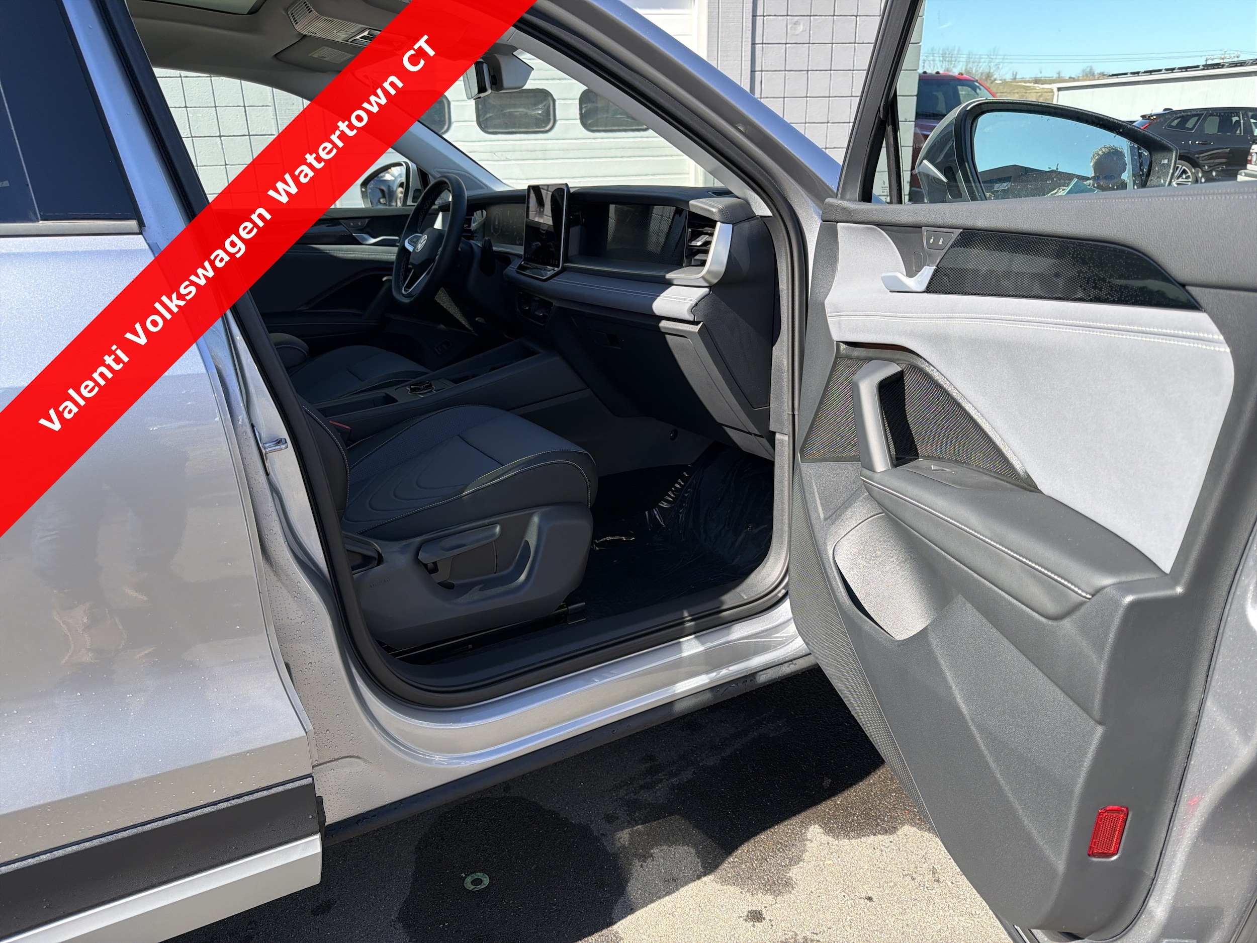 2026 Volkswagen Tiguan SE - Photo 14