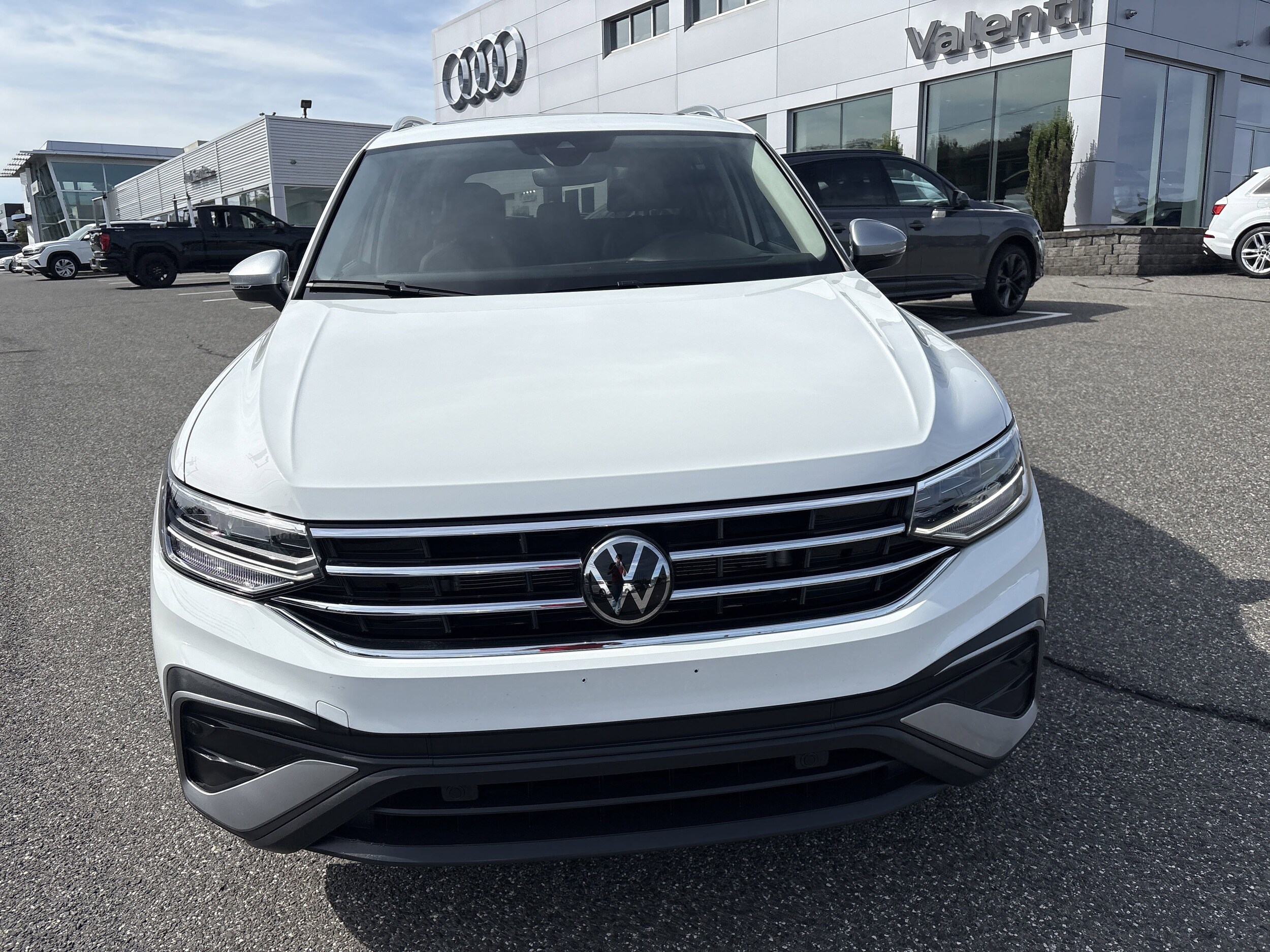 2024 Volkswagen Tiguan Wolfsburg Edition photo 2