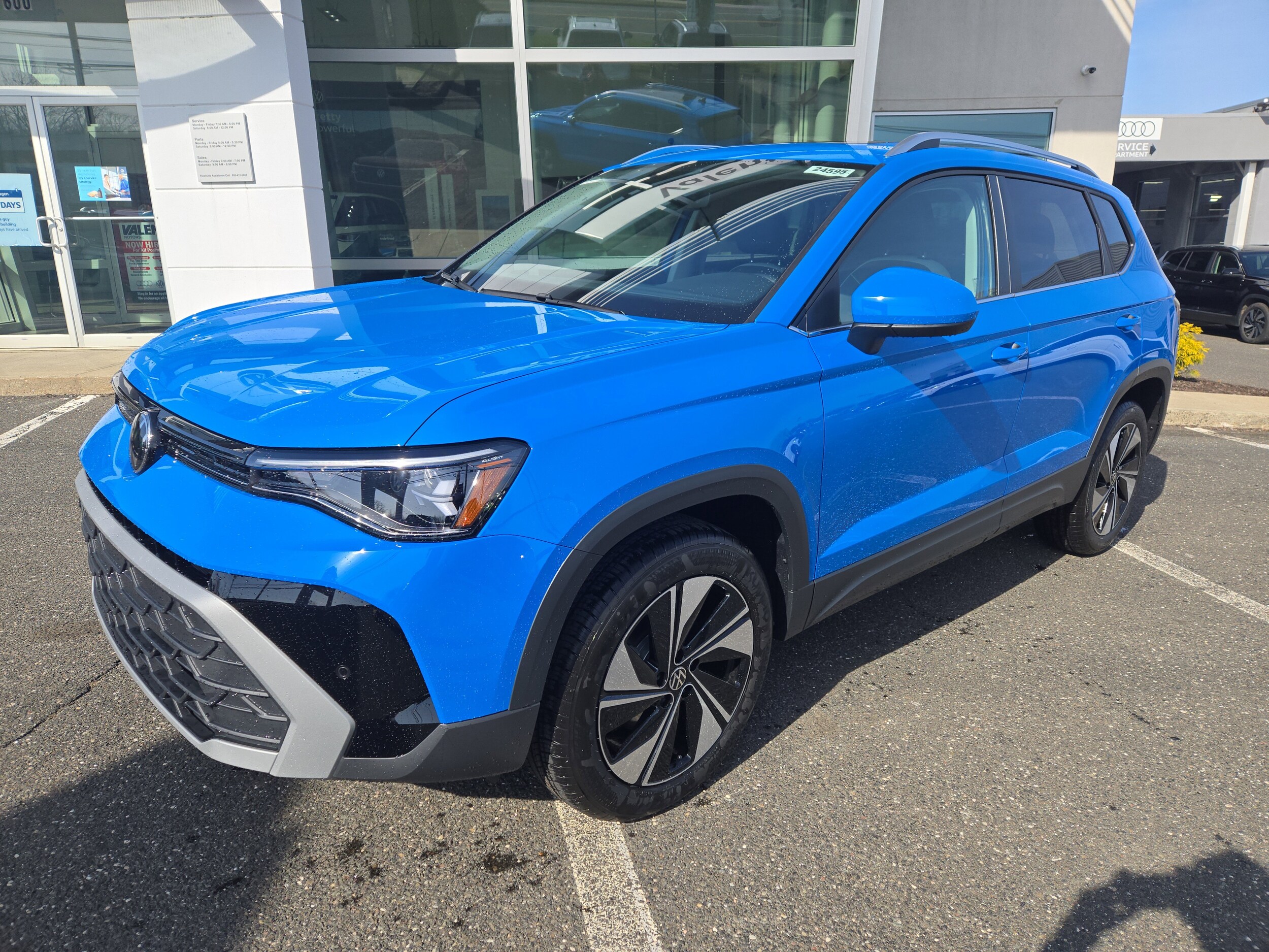 2025 Volkswagen Taos SE photo 2