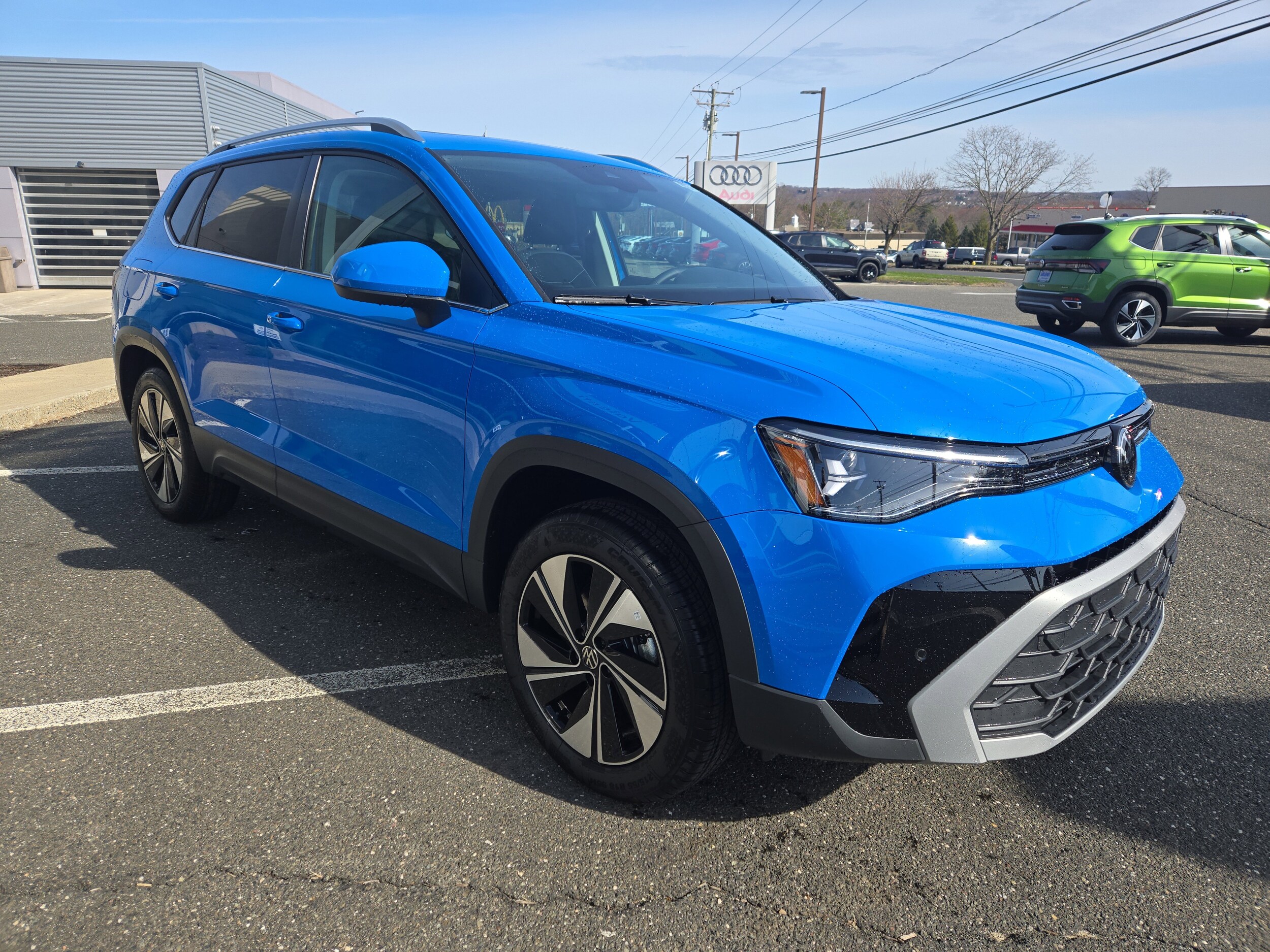 2025 Volkswagen Taos SE photo 3