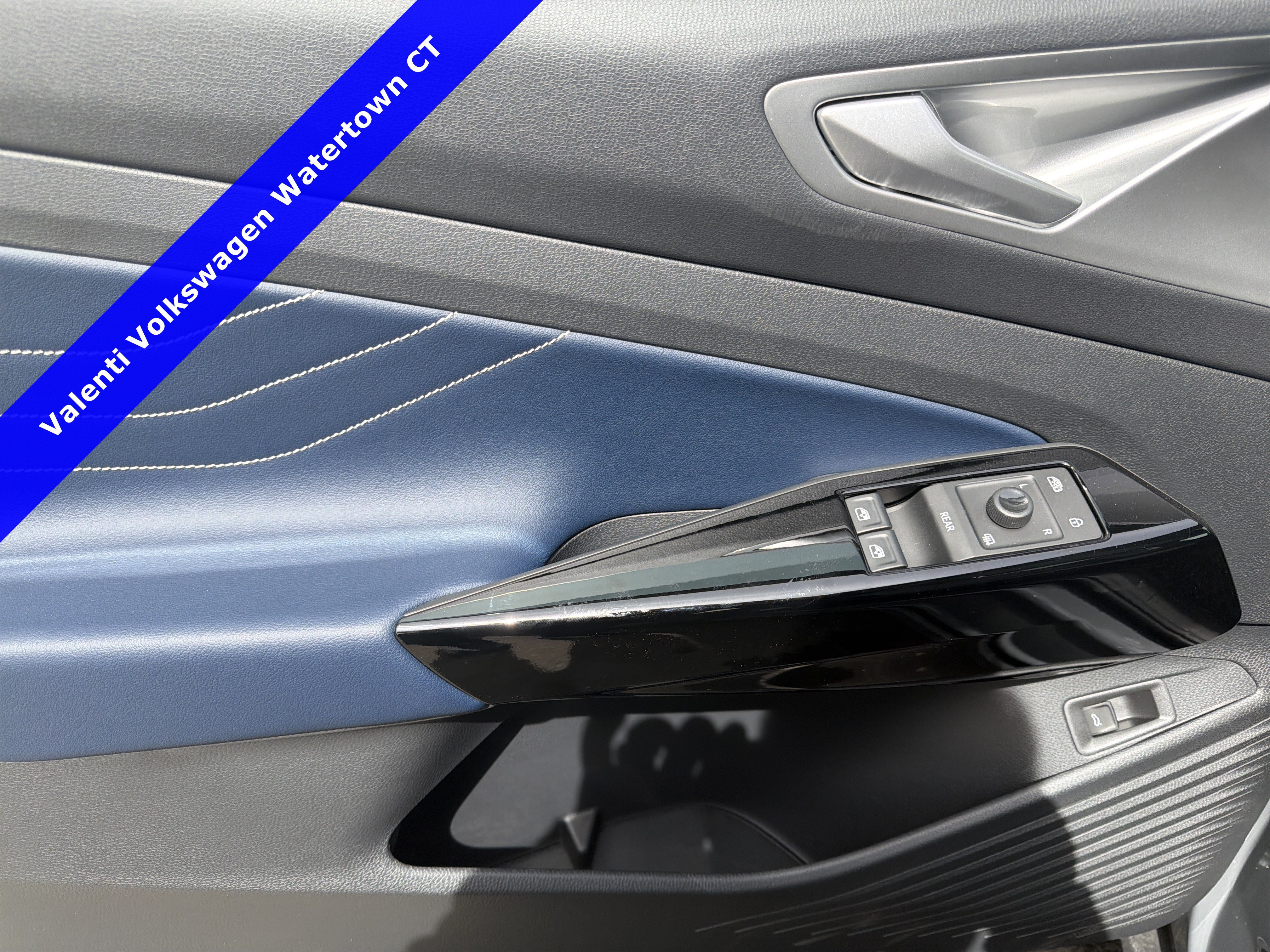 2025 Volkswagen ID.4 PRO S - Photo 9