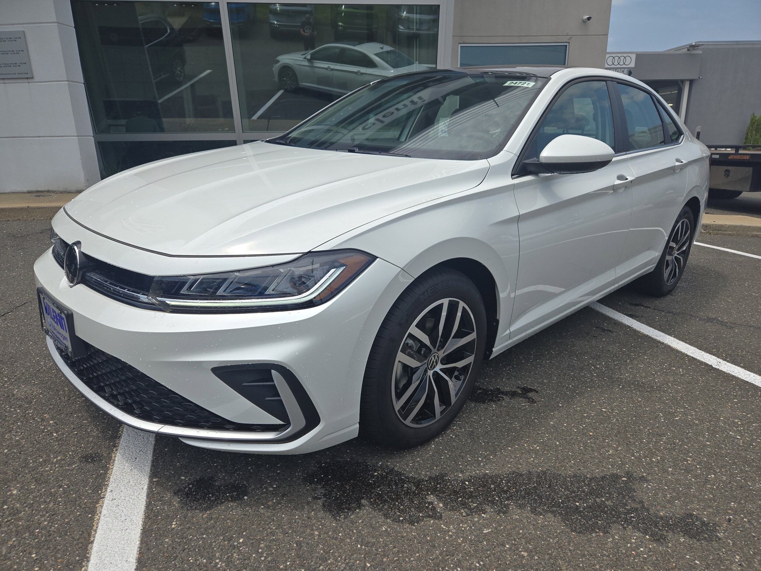 2025 Volkswagen Jetta 1.5T SE photo 2