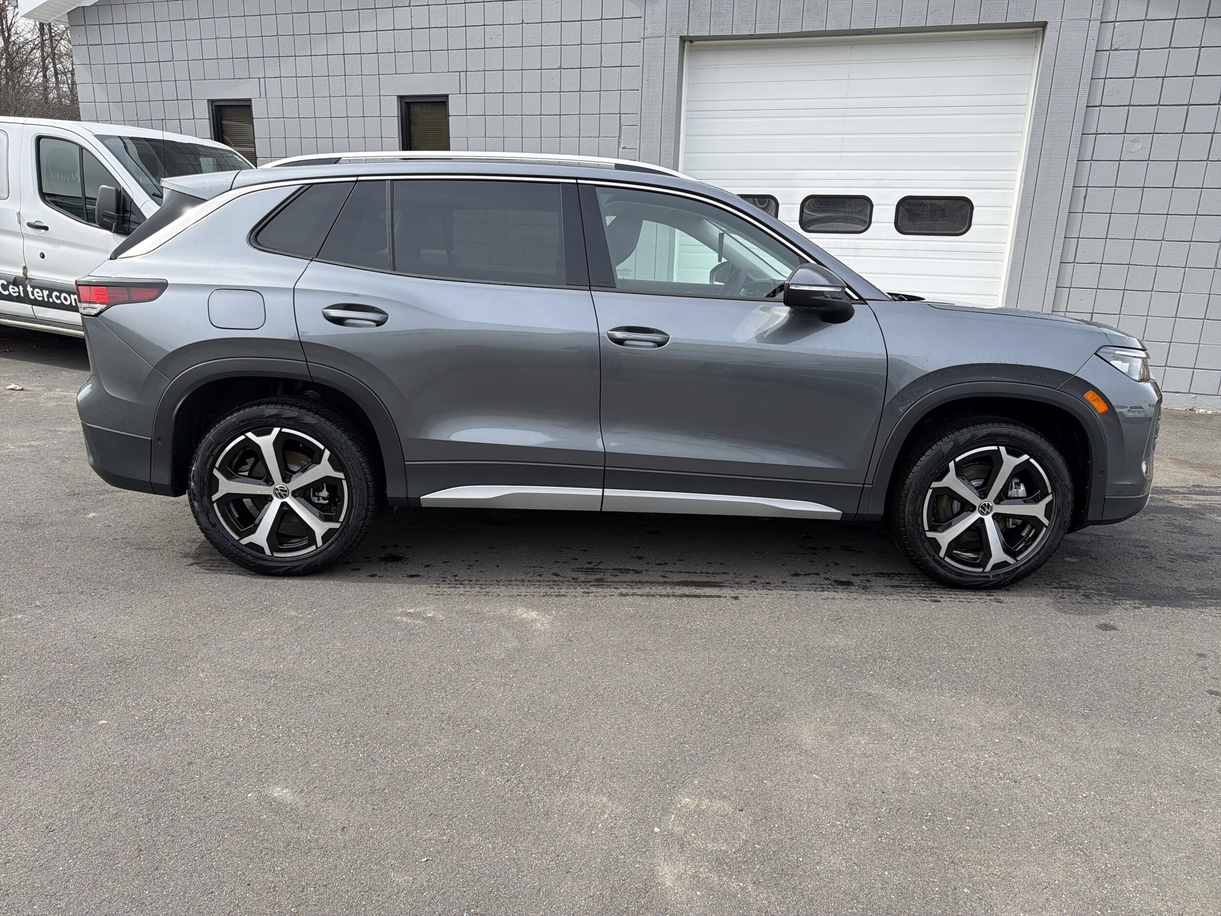 2026 Volkswagen Tiguan SE - Photo 10