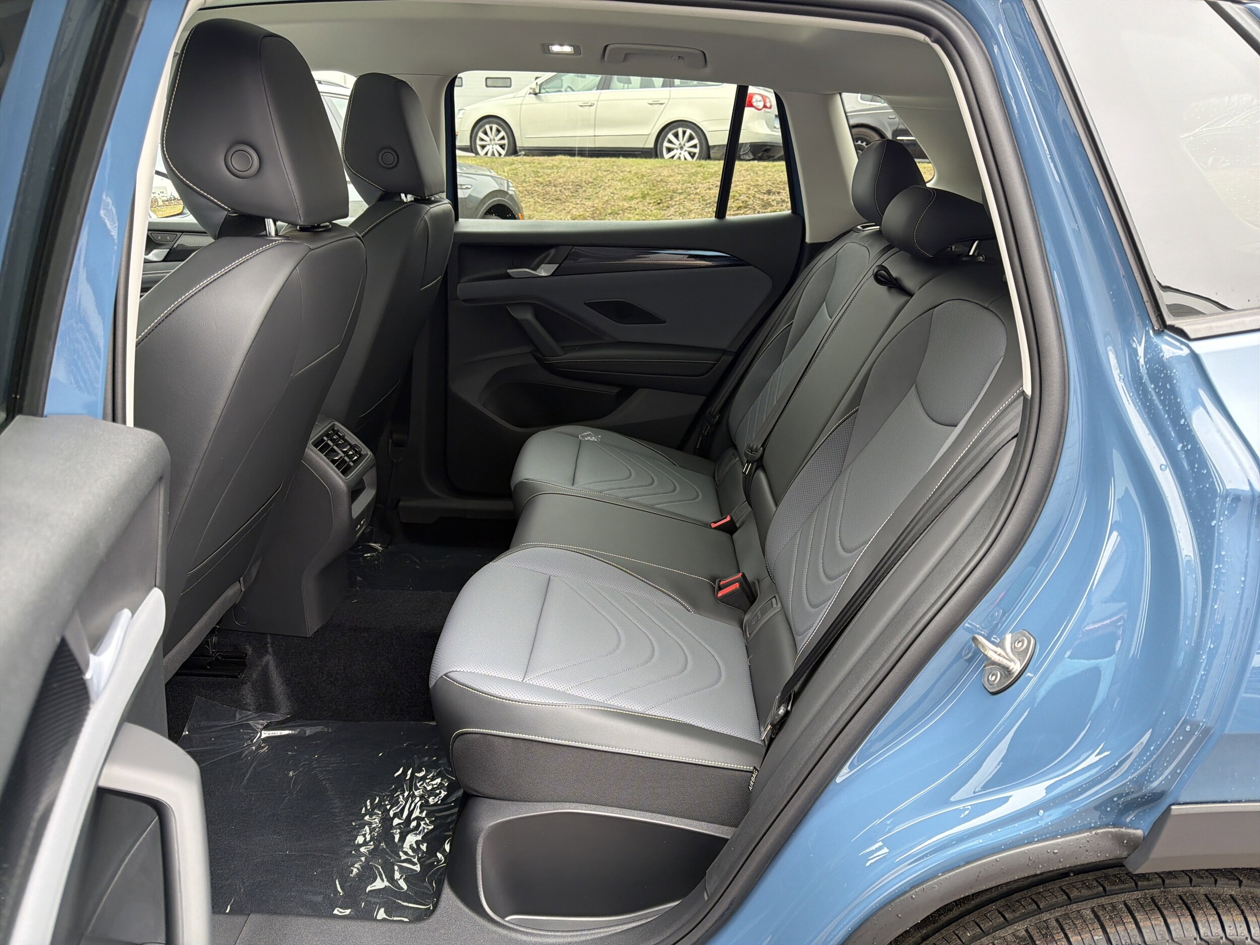 2026 Volkswagen Tiguan SE - Photo 13