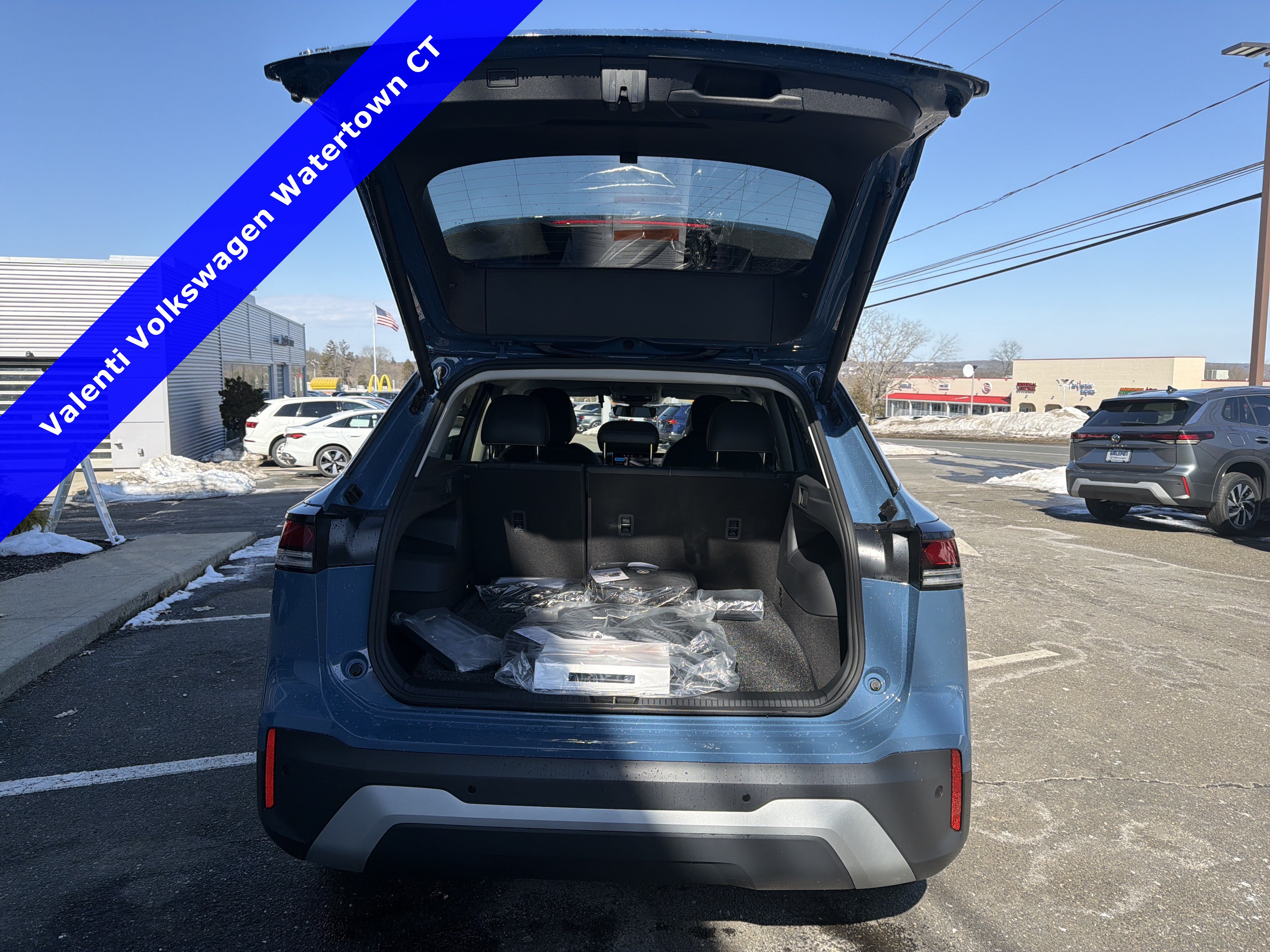 2026 Volkswagen Tiguan SE - Photo 10