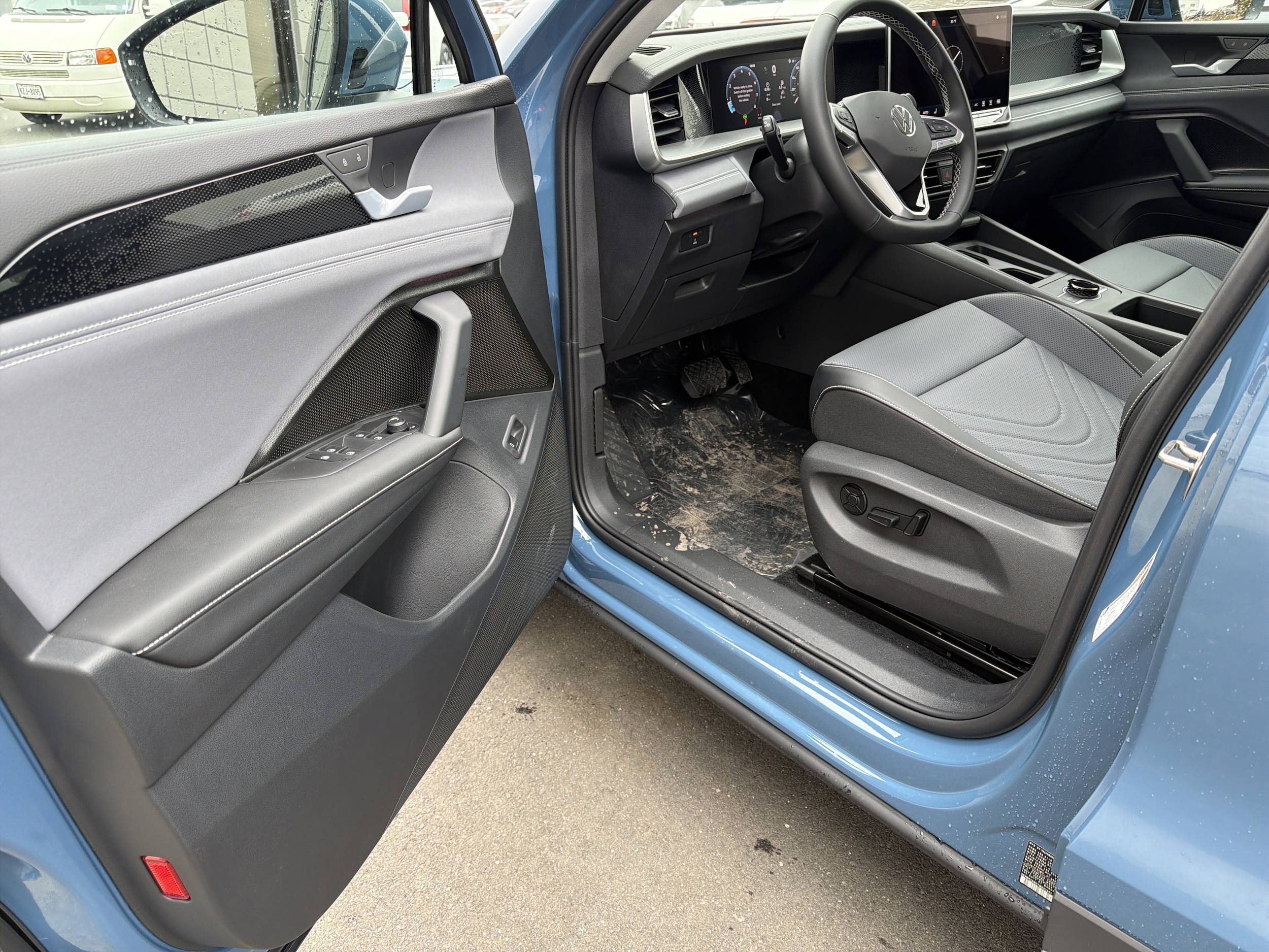 2026 Volkswagen Tiguan SE - Photo 10