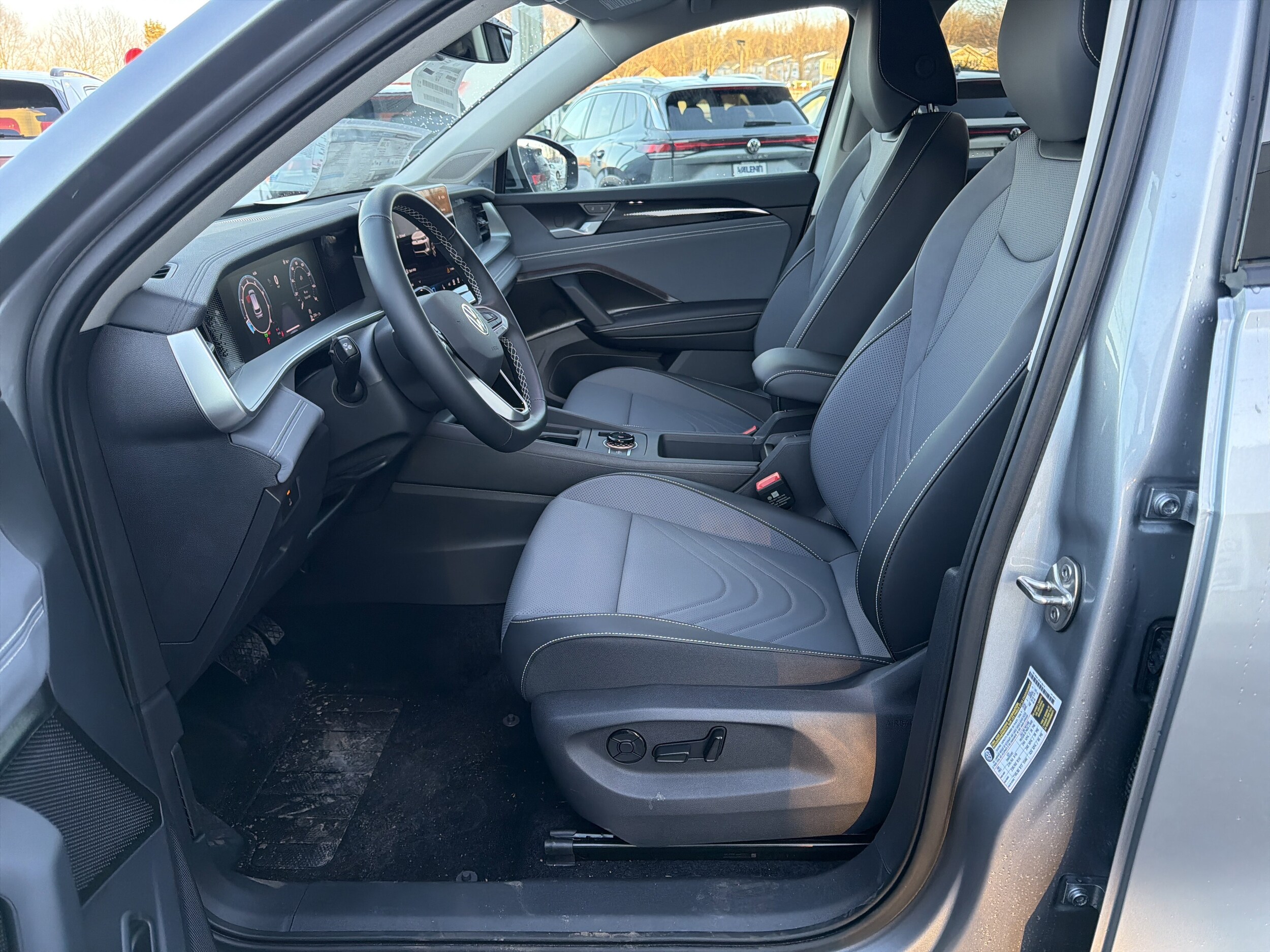 2026 Volkswagen Tiguan SE - Photo 12
