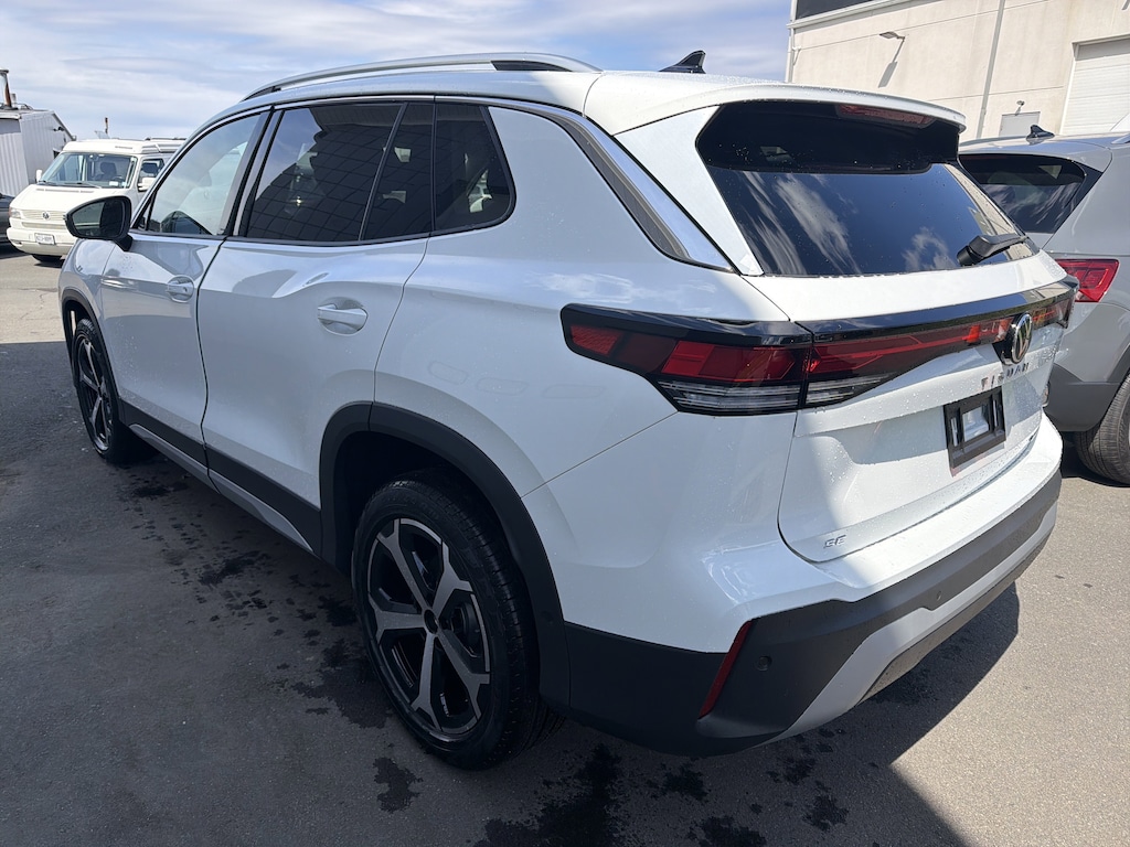 New 2026 Volkswagen Tiguan SE SE 4MOTION