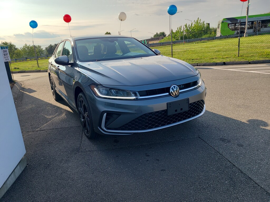New 2025 Volkswagen Jetta SE SE Auto