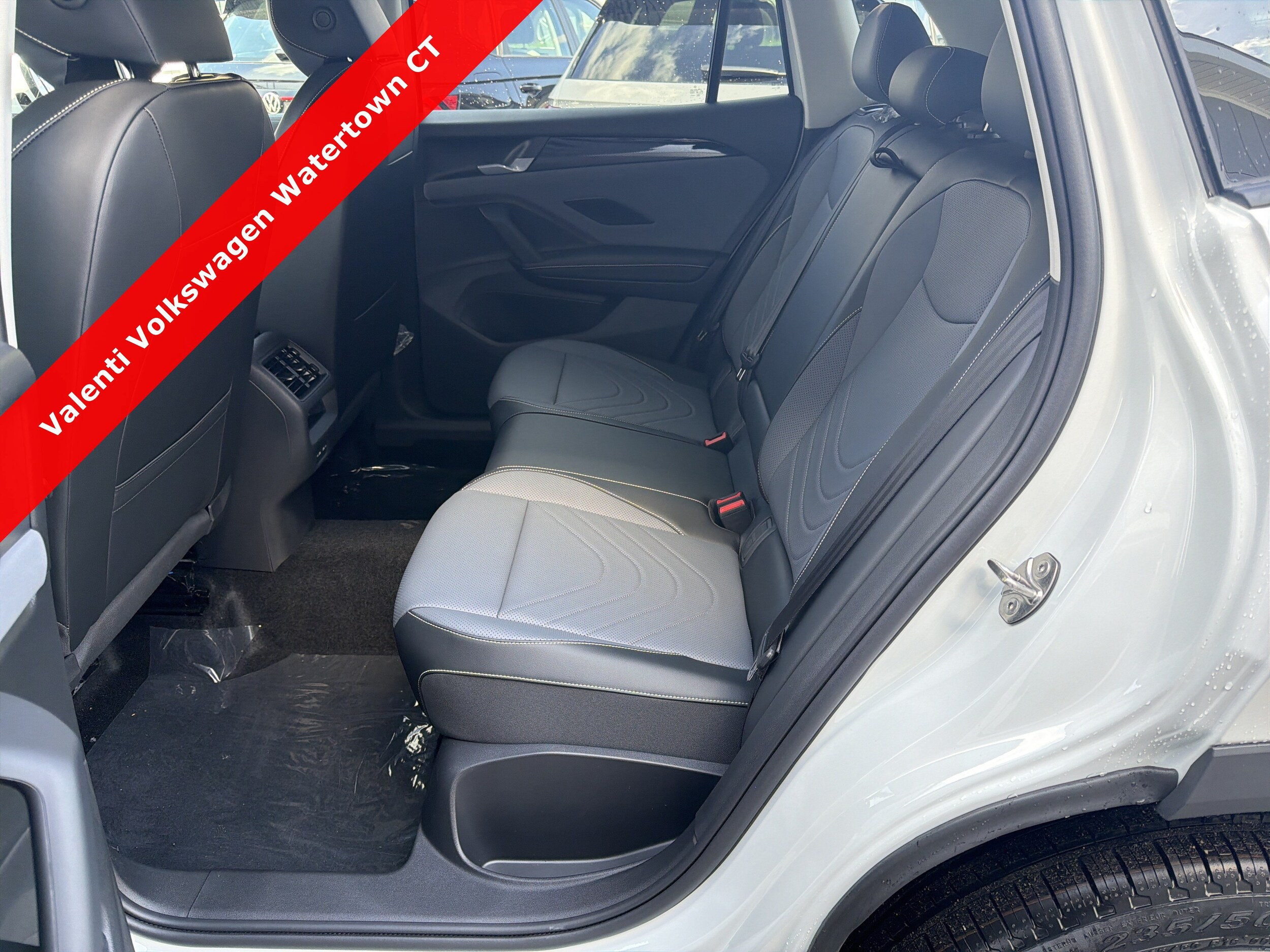 2026 Volkswagen Tiguan SE - Photo 14
