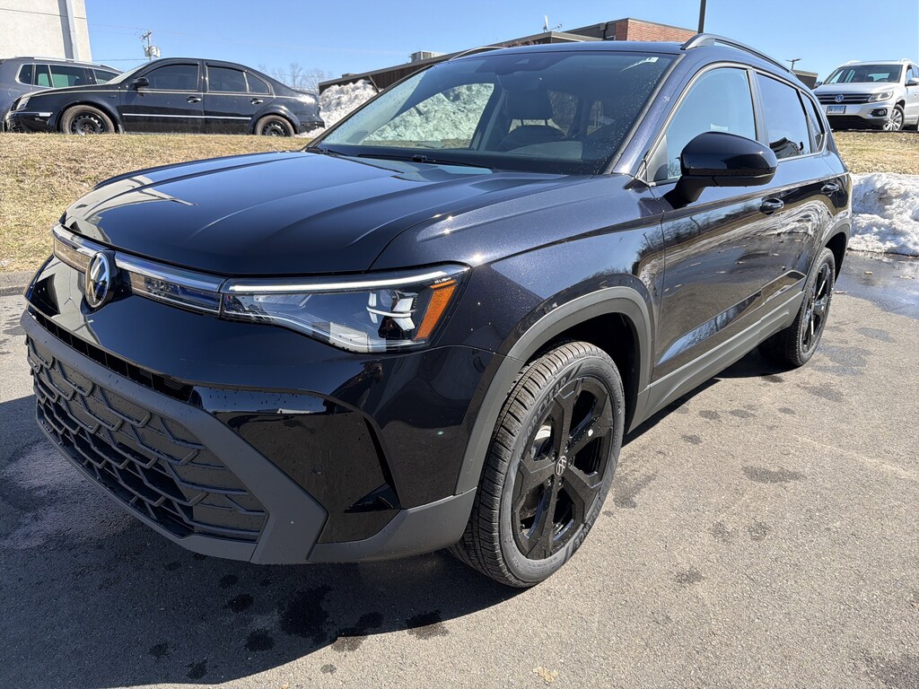 New 2026 Volkswagen Taos SE Black SE Black 4MOTION