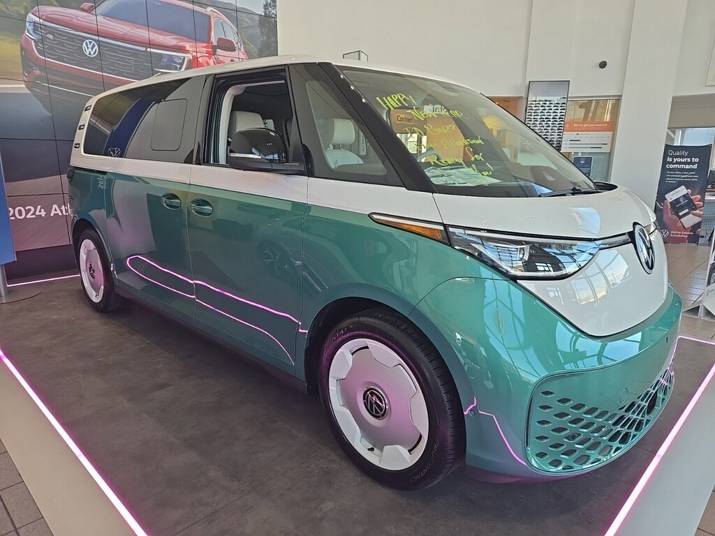 New 2025 Volkswagen ID. Buzz 1st Edition 1st Edition 4MOTION w/Two-Tone