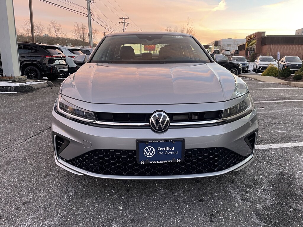 Used 2025 Volkswagen Jetta SE Sedan