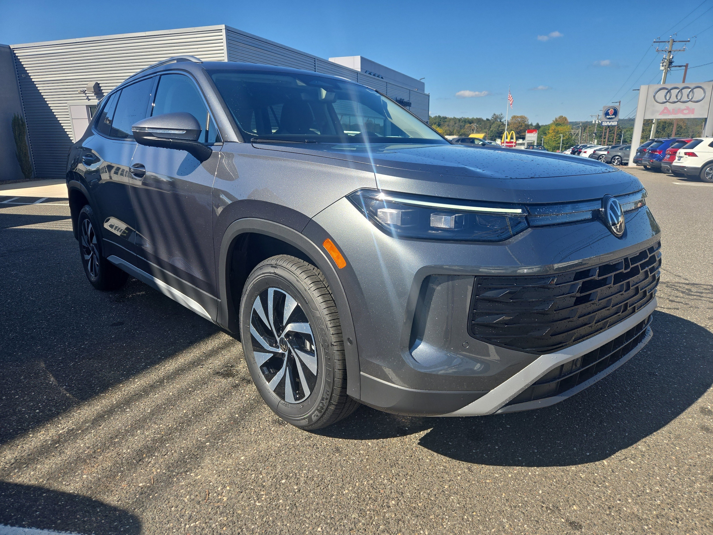 2025 Volkswagen Tiguan S photo 3